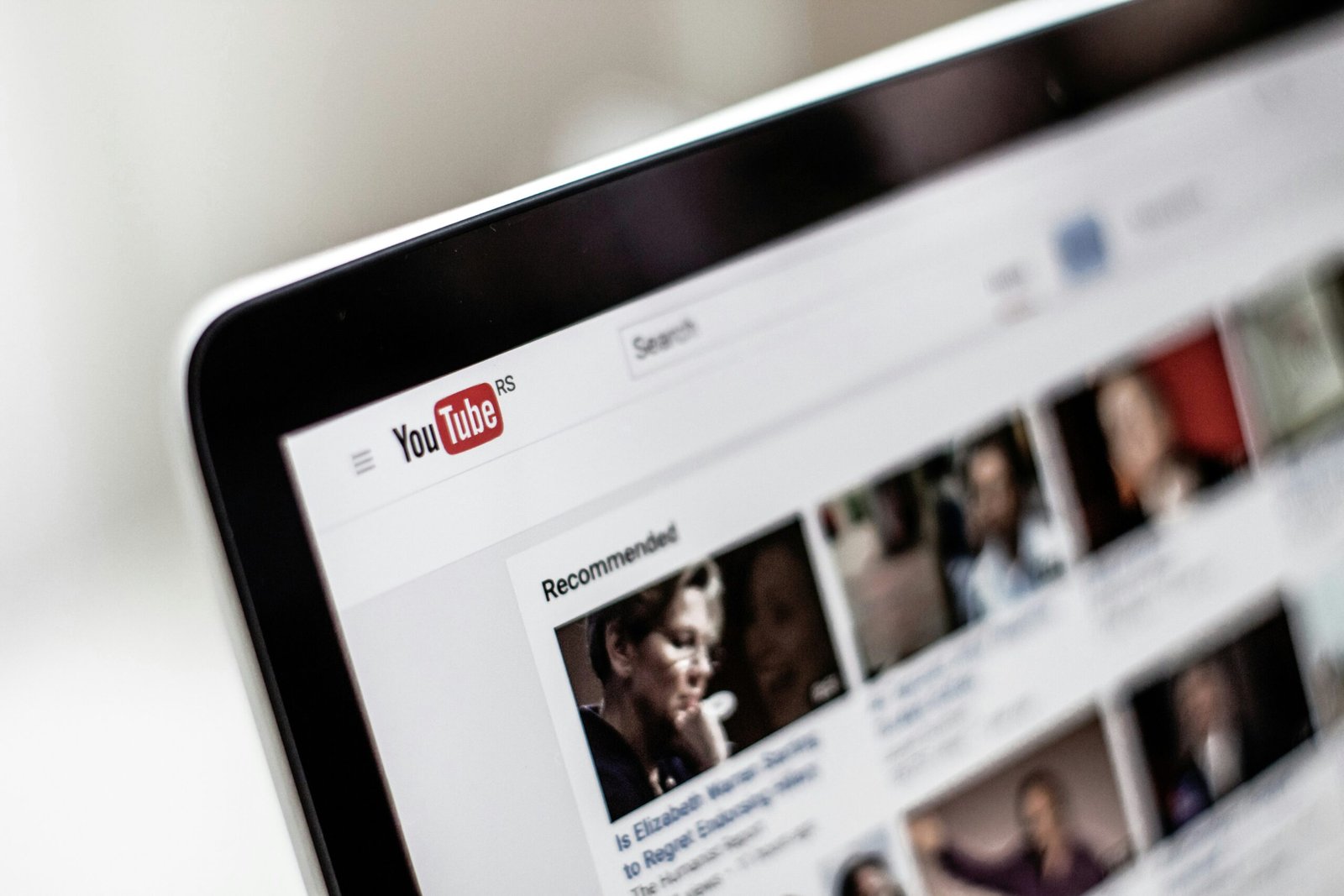 ¿Se puede ganar dinero con la automatización de YouTube?
